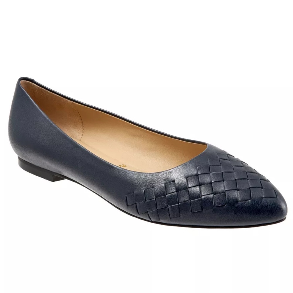 Trotters Estee navy leather handwoven flats, size 8.5 (better fit for size 8)